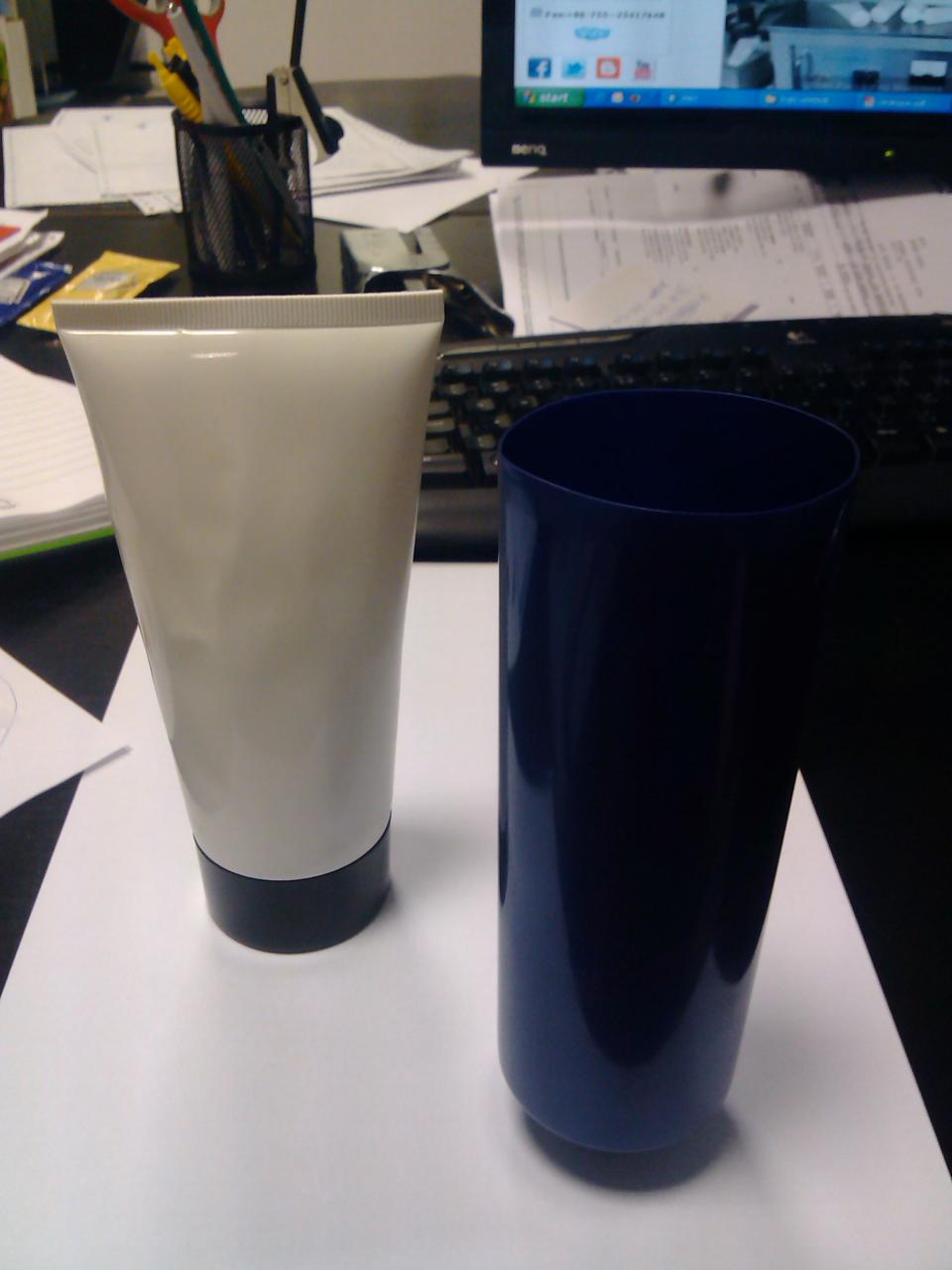 ultrasonic tubes sealing machine samples for tubes Marina Dimitrov Ultraschall-Tubenversiegelungsmaschine.jpg