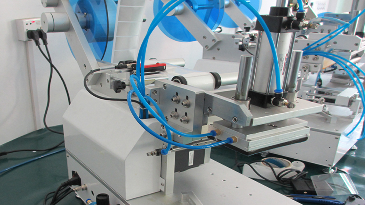 Ausgussbeutel Plastiktüten-Etikettiermaschine Halbautomatisch für flache Oberflächen