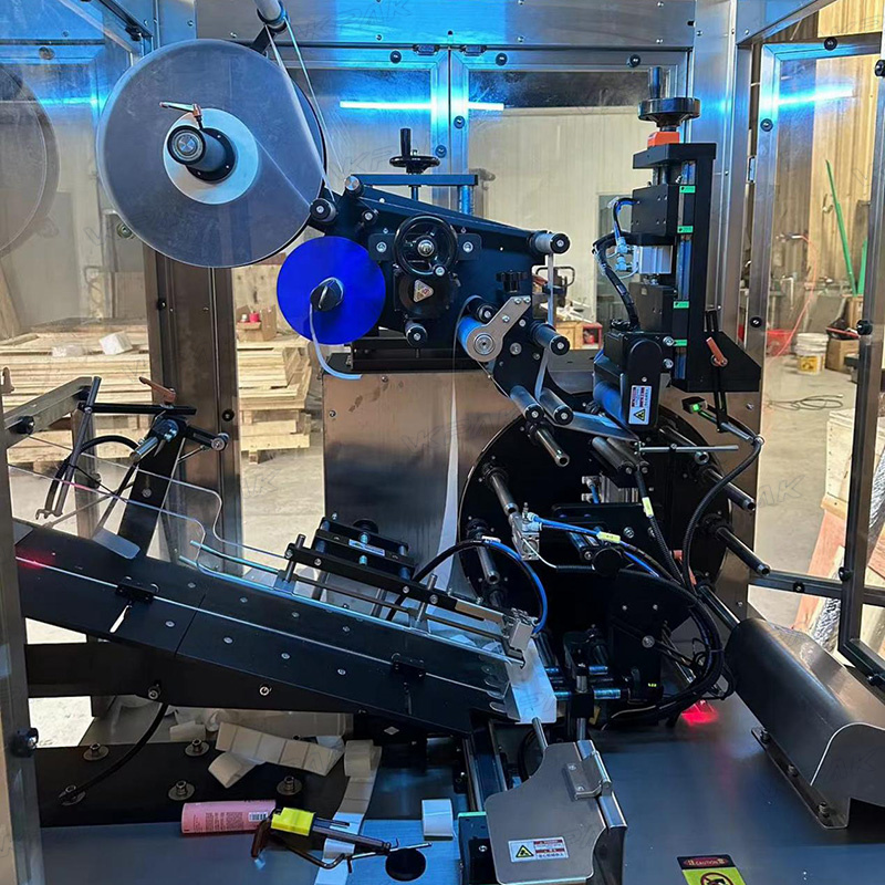 Automatische Etikettiermaschine für weiche Kunststofftuben mit Tubenzuführungssystem