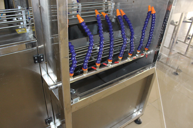 Maschine zum Waschen von Gläsern (2).JPG