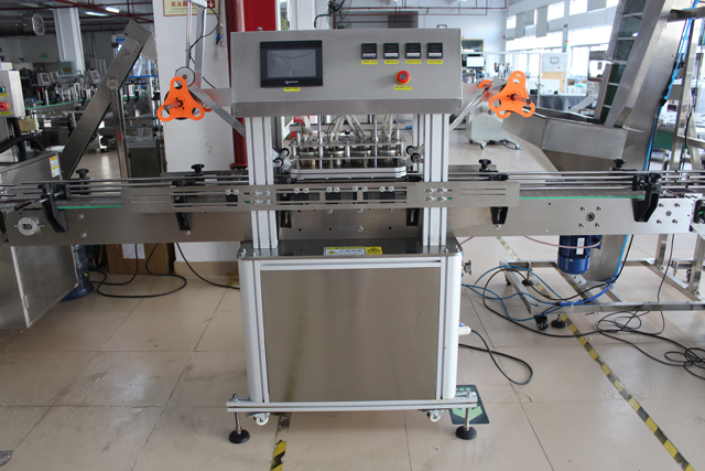 Verschließmaschine für Glasgefäße (3).JPG