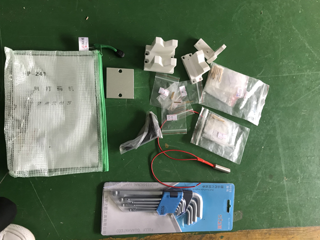 Ersatzteile für die Etikettierung der Lippenstiftunterseite.jpg