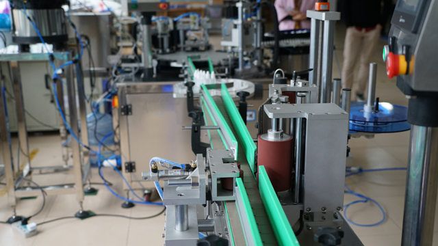 Füllen, Verschließen, Etikettieren.jpg