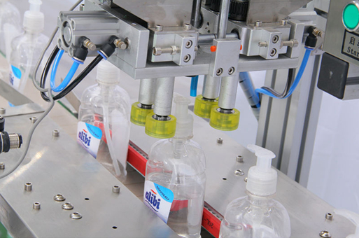 screw capping machine Schraubverschlussausrüstung.jpg