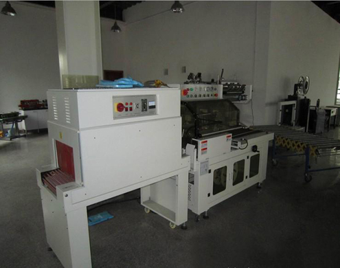 L type sealing shrinkage packing machine L-Versiegelungs-Schrumpfverpackungsmaschine.jpg