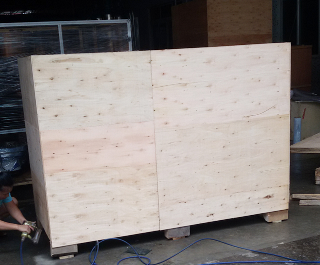 Maschinenverpackung für 6-Köpfe-Überlauffüllerlinie.jpg