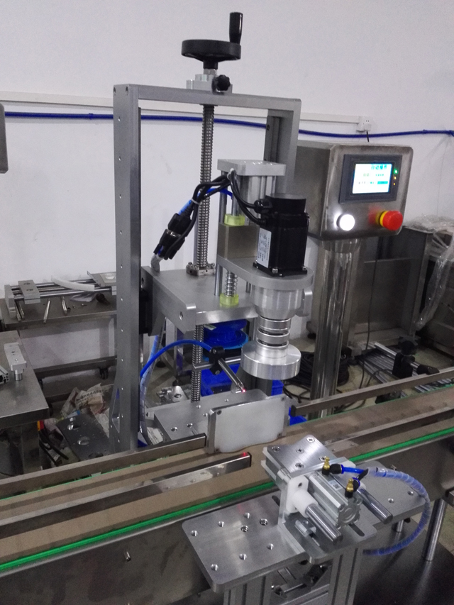 Einkopf-Verschließmaschine für Gläser.jpg