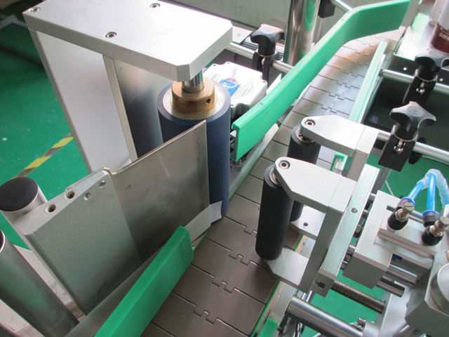 PLC controlling system bottle labeling machine ETIKETTIERGERÄT FLASCHEN PLC2.jpg