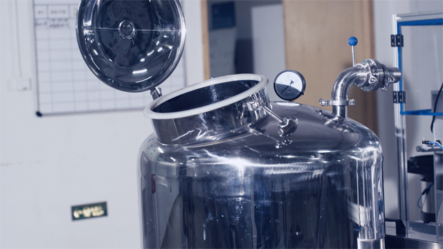 Lagertank aus Edelstahl für Gel.jpg