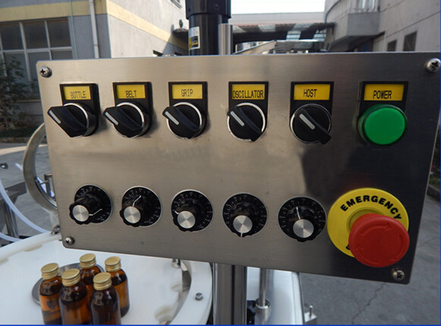 Knopfsteuerung für Verschließmaschine.jpg