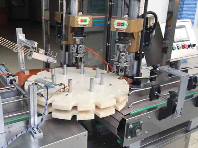 capping head doppelköpfiger Schraubverschluss.jpg