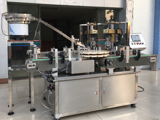 capping machine with 2 capping heads Schraubverschlussausrüstung halbautomatisch.jpg