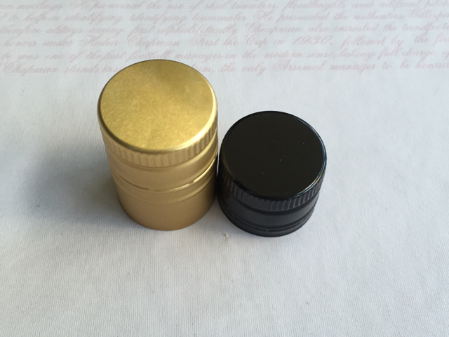 screw caps Metallkappen.jpg