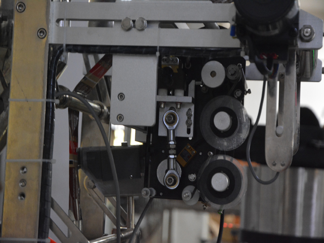 Datumscodierungsteil für Flüssigkeitsabfüller in Säcke.jpg