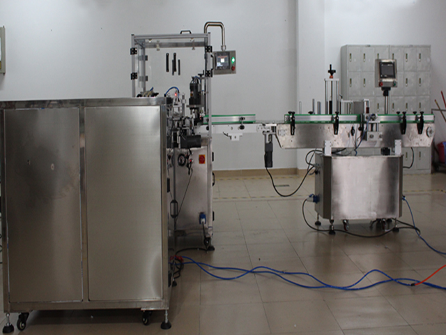 Flaschenanordnung für E-Liquid-Linie.jpg