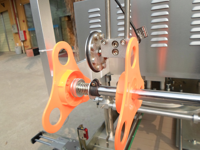 film roller Rolle zum Einlegen und Versiegeln der Folie.jpg