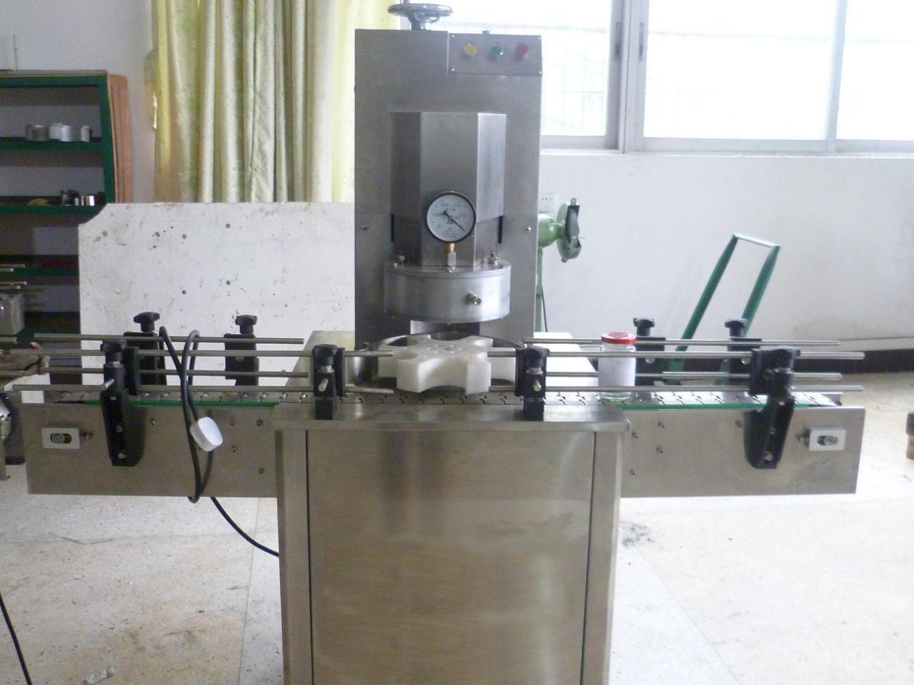 rotary glass jar vacuum capping Vakuumglas.jpg