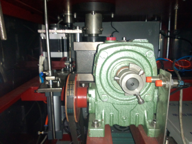 internal tubes filling sealing machine Tubenfüller/-versiegeler halbautomatisch.jpg