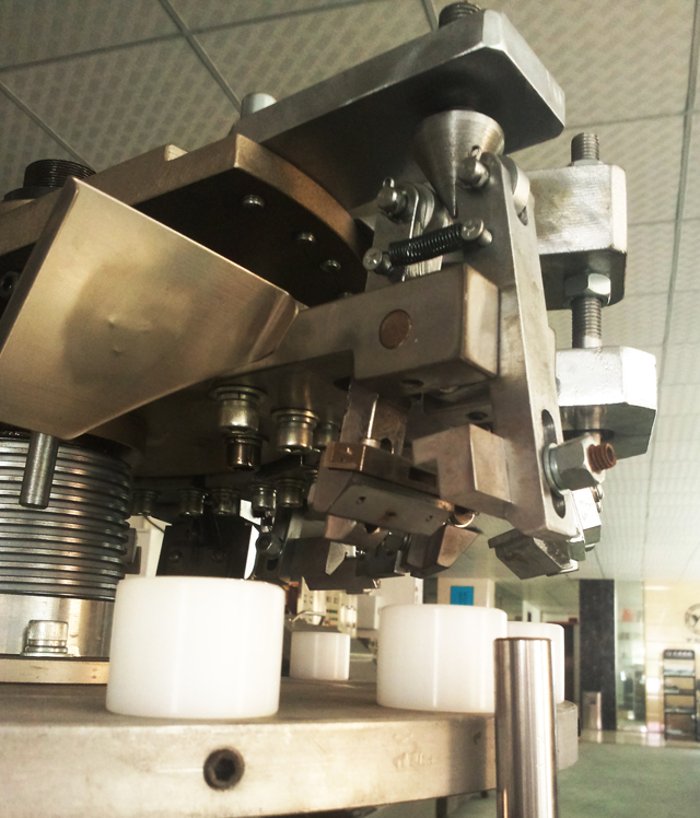 sealer part for metal hose Dichtungsfüllung für Metallrohre.jpg