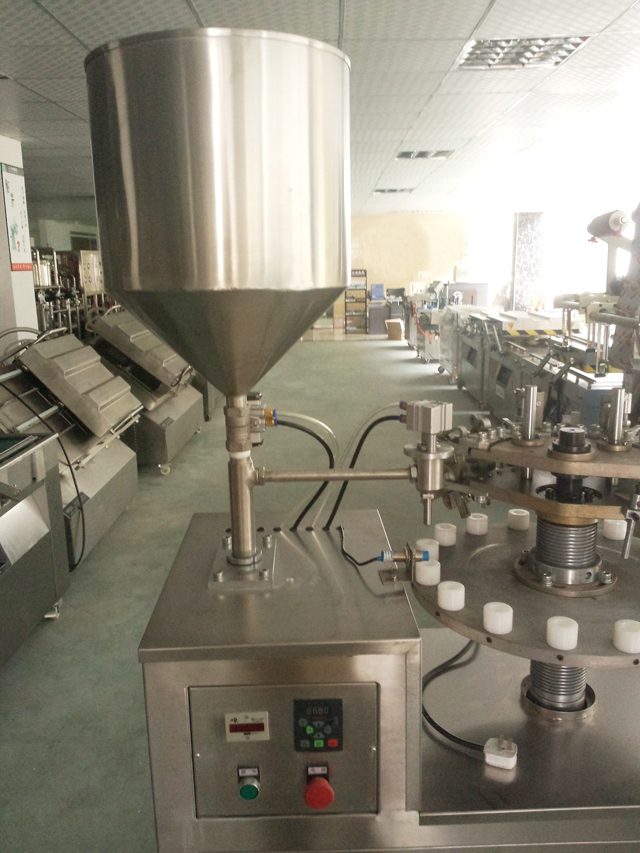 metal tubes filling sealing machine in stock Tubenfüller/Verschließer/Trichter.jpg