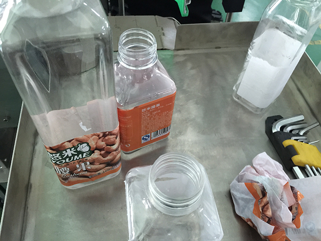 Etikettiermaschine für flache Flaschen, Etikettenrollen (2).jpg