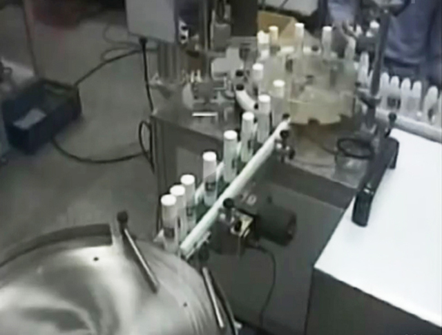 Abfüll- und Verschließmaschine.jpg