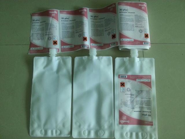 Beuteletikettiermaschinen halbautomatisch (4).jpg