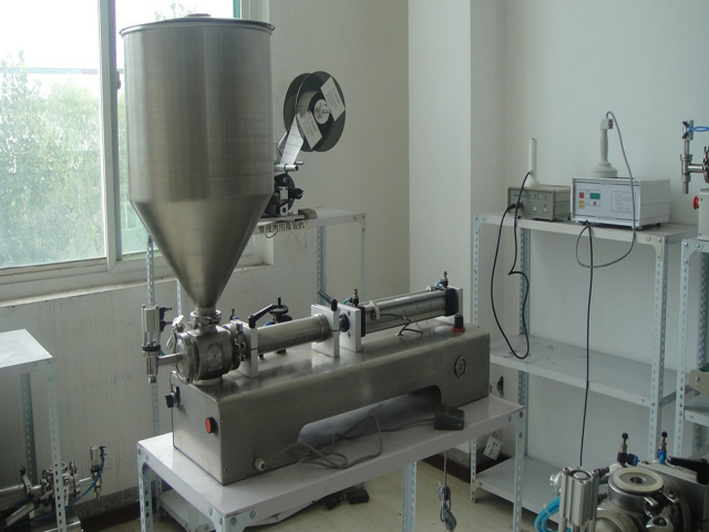 Full pneumatic liquid&paste filling machine 50-1000ML EINZELKOPF MIT TRICHTERFÜLLMASCHINE.jpg