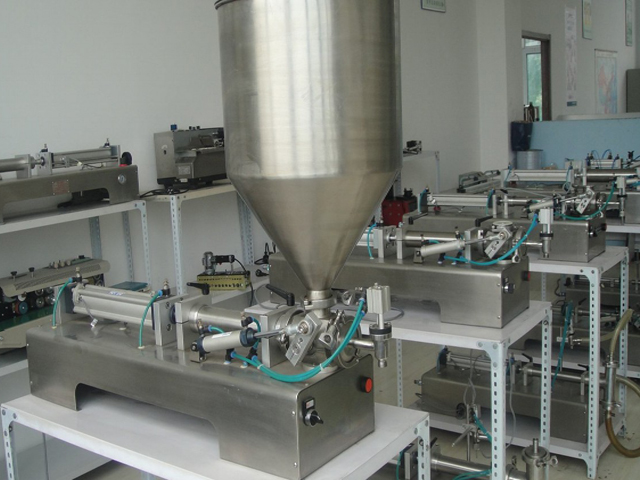 horizontal filling machine for both liquid and paste CREME & FLÜSSIGKEIT Abfüllmaschine.jpg