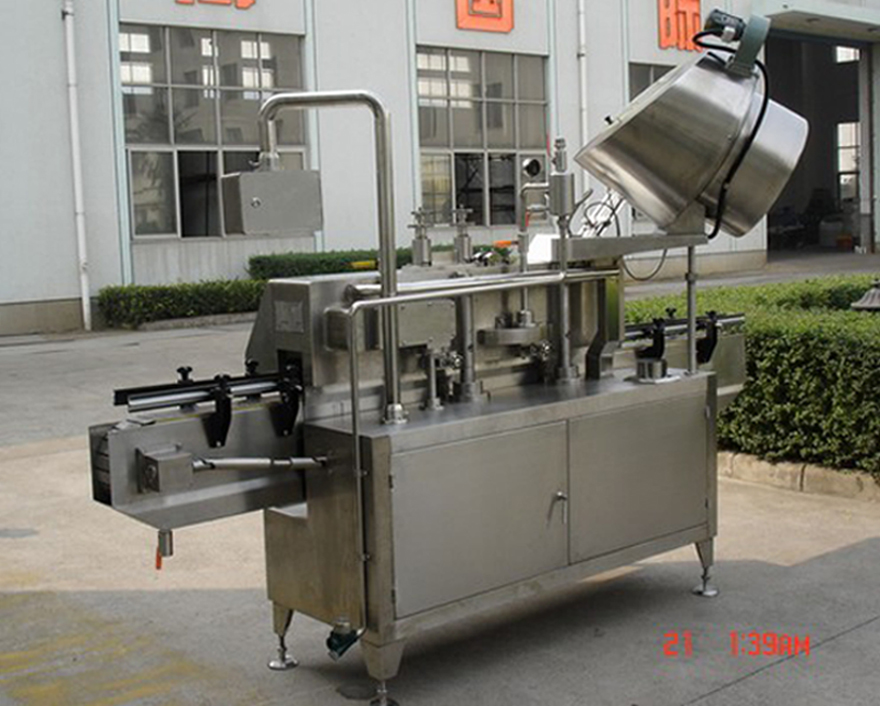 PLC-controlled system glass Jar twist off Steam Capper equipment vacuum capping machine for Glass Jars Rückansicht des abschraubbaren Vakuumdeckels.jpg