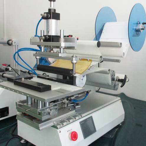 rolling labeling machine for plane surface objects halbautomatische Rollenetikettiermaschinen.