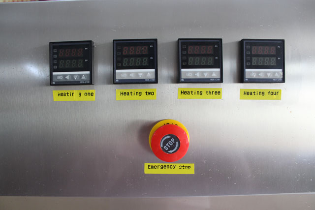 high speed automatic bottles screw capping machine tornillo de botella de nivelación de la máquina Bild der Schraubenverschlussmaschine schließen.jpg