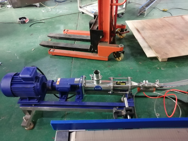 12-Kopf-Abfüllmaschine mit Mischheizung (3).jpg