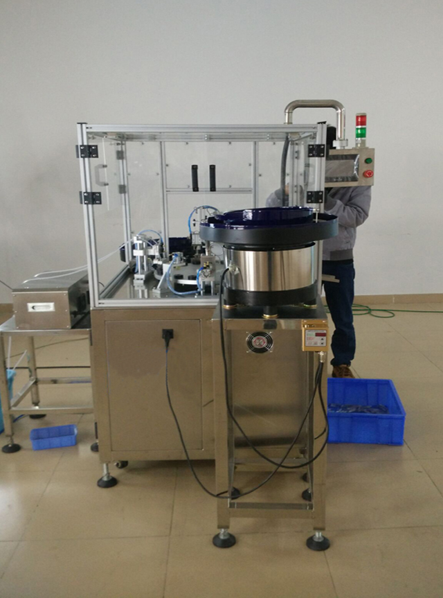 Maschinenprüfung durch Ingenieur.jpg