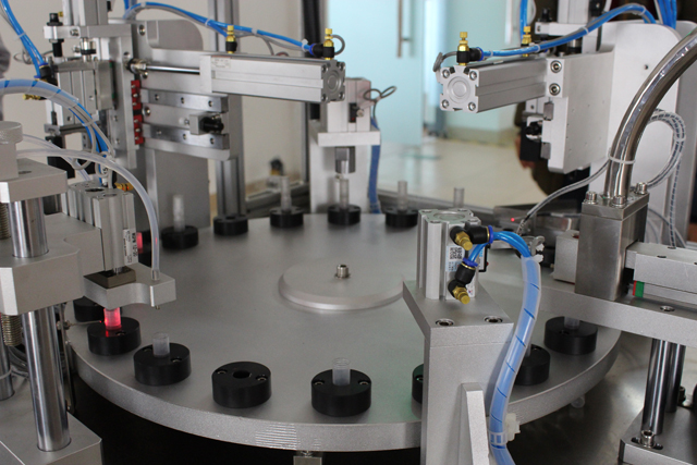 Füllpressmaschine automatisch.jpg