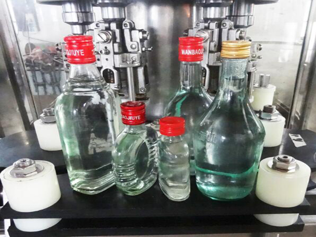 Innenansicht der Ropp-Verschließmaschine.jpg