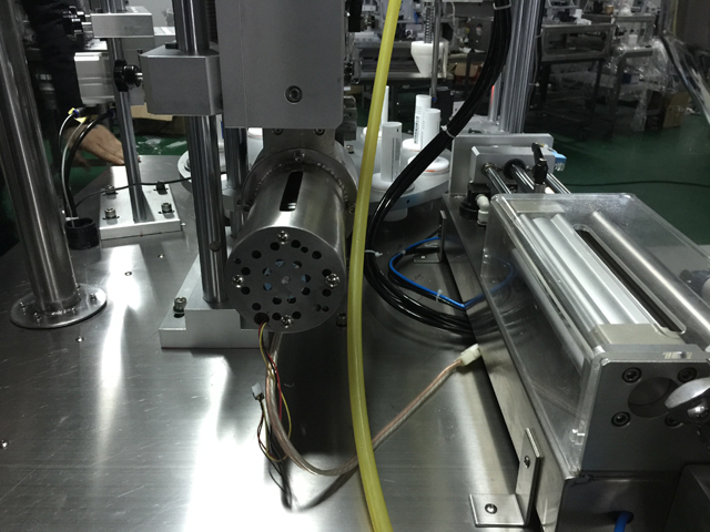 ultrasounic generator Ultraschallversiegelung und Füllung für Tubenpaste.jpg