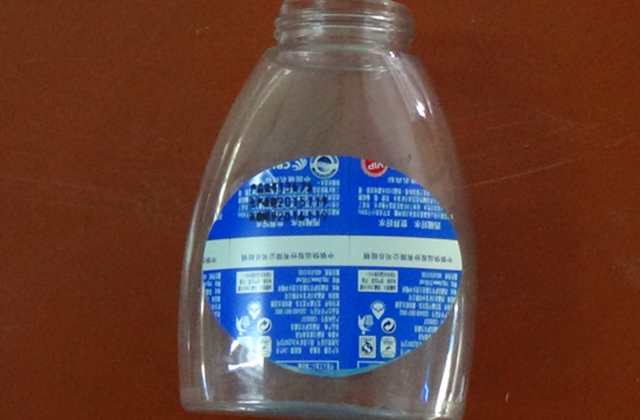 Rollenetikettiermaschine für flache Flaschen Proben.jpg