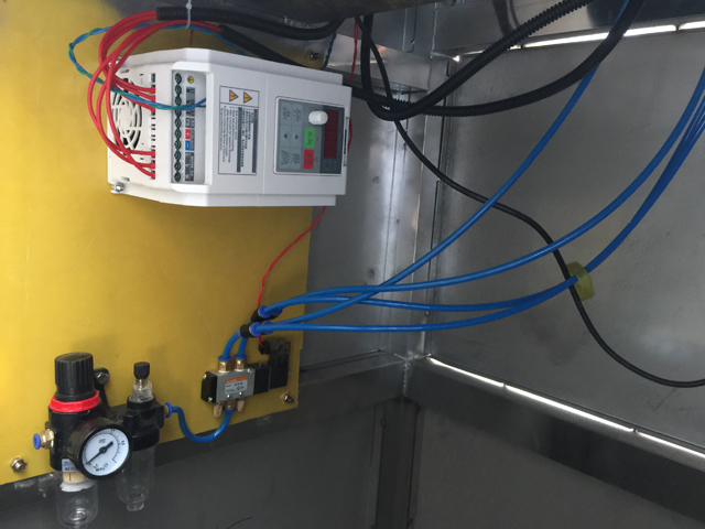 Innenansicht der Ropp-Verschließmaschine.jpg