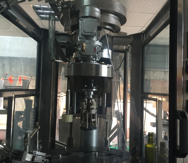 Innenansicht der Ropp-Verschließmaschine.jpg