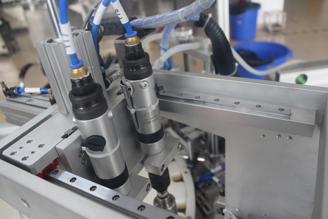 Servomotor zur Steuerung des Verschließers, 2 Stück