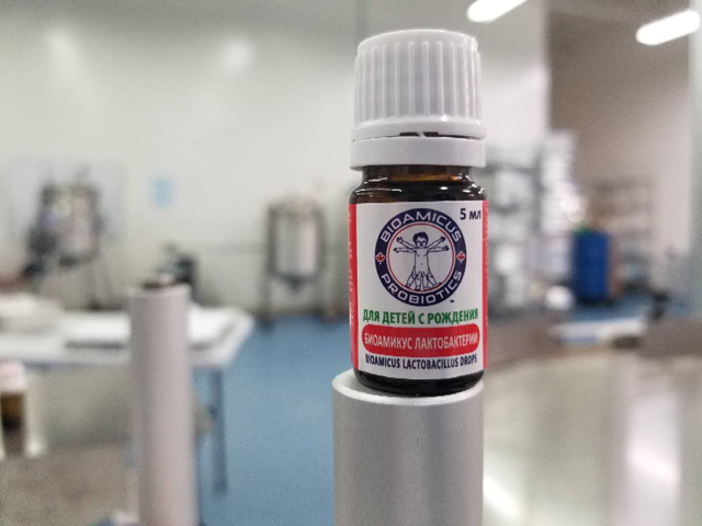 Flaschen mit ätherischen Ölen.jpg