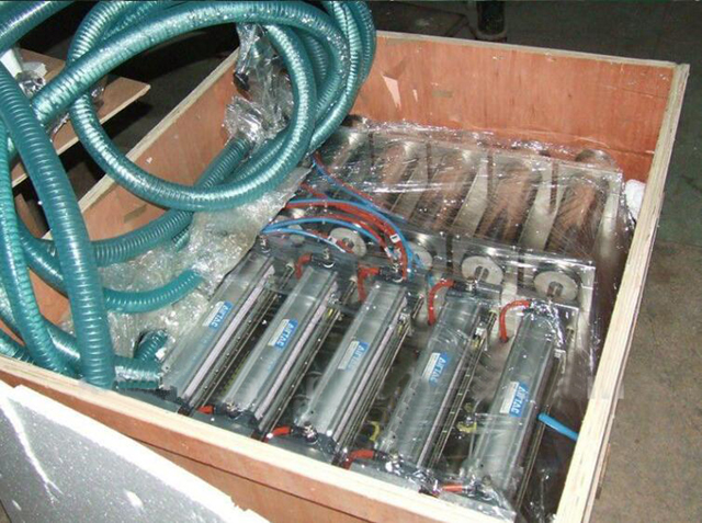 4-Kopf-Abfüllmaschine im Holzkoffer.jpg