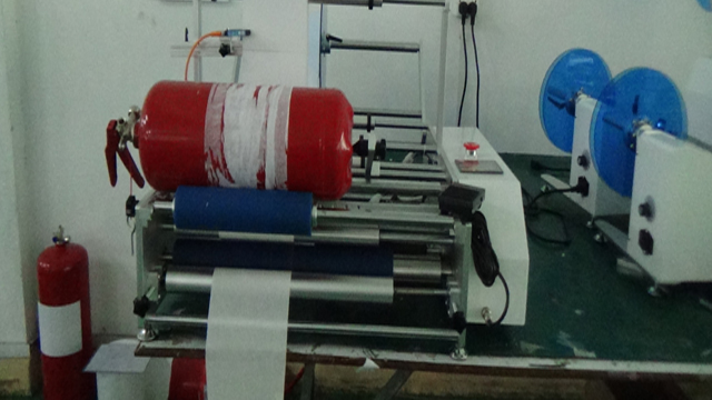 Etikettiergeräte für Feuerlöschprodukte.