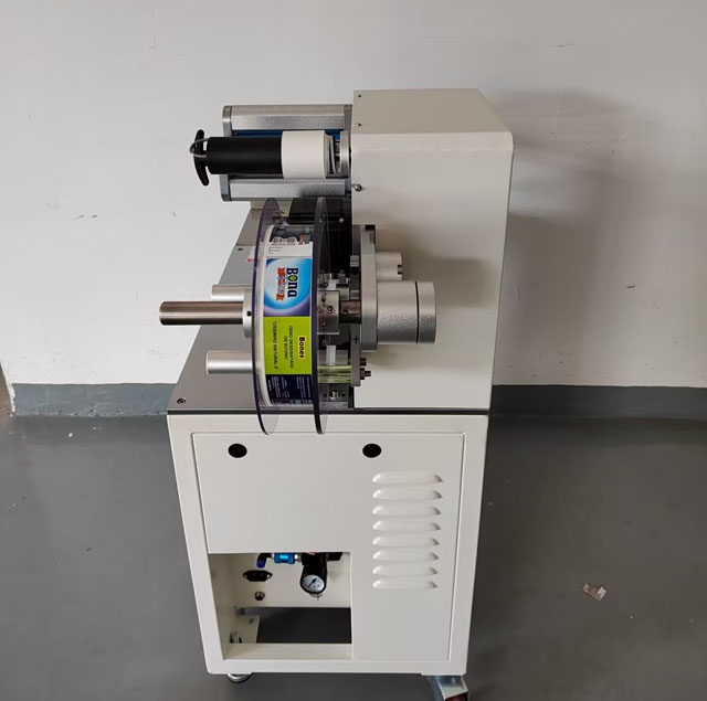 Etikettierer für Hundefutterverpackungen (4).jpg