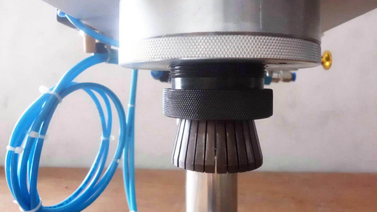 crimping head from pneumatic capping machines Crimpköpfe.jpg