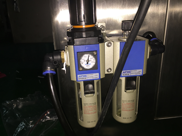 pneumatic part for filling sealing machine pneumatischer Teil zum Befüllen und Verschließen der Maschine.jpg