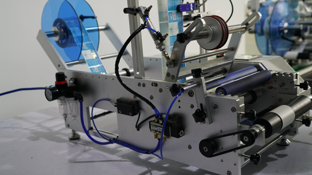 Seitenbilder zur Etikettiermaschine.jpg