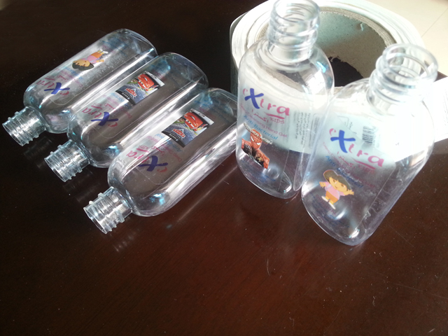 transparent labels labelled samples bottles plane surface Mrwan Beispiel transparenter Etiketten und Flaschen (3).jpg