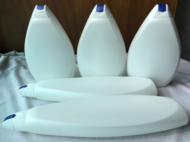 Etikettiermaschine halbautomatisch Proben.jpg